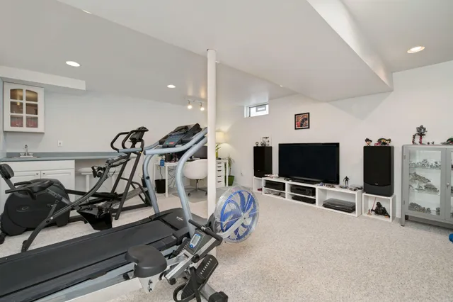 $2,500 | 1825 Northbrook Drive, Ann Arbor, MI 48103