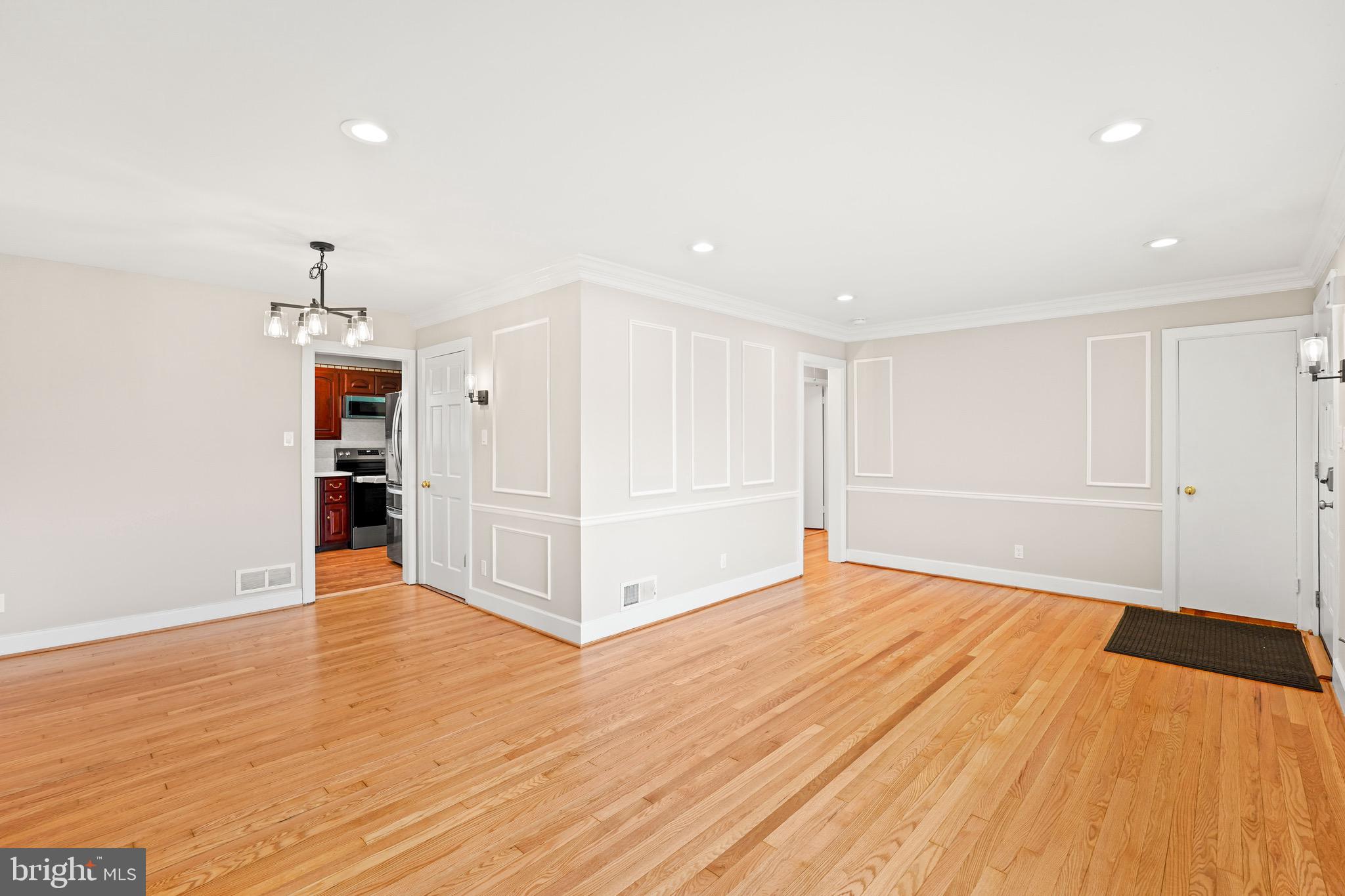 1600 Oaklawn Court Silver Spring, MD 20903 - Photo 12 of 62 Living & Dining