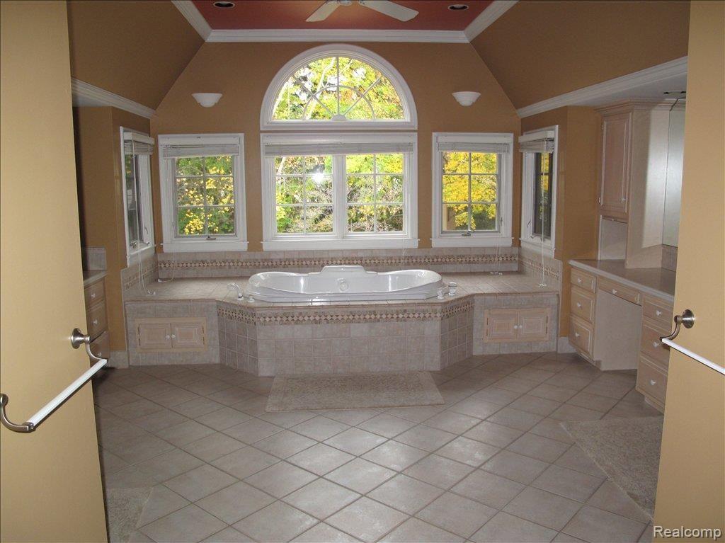 465 Washington Road Grosse Pointe, MI 48230 - Photo 8 of 10 Master Bath