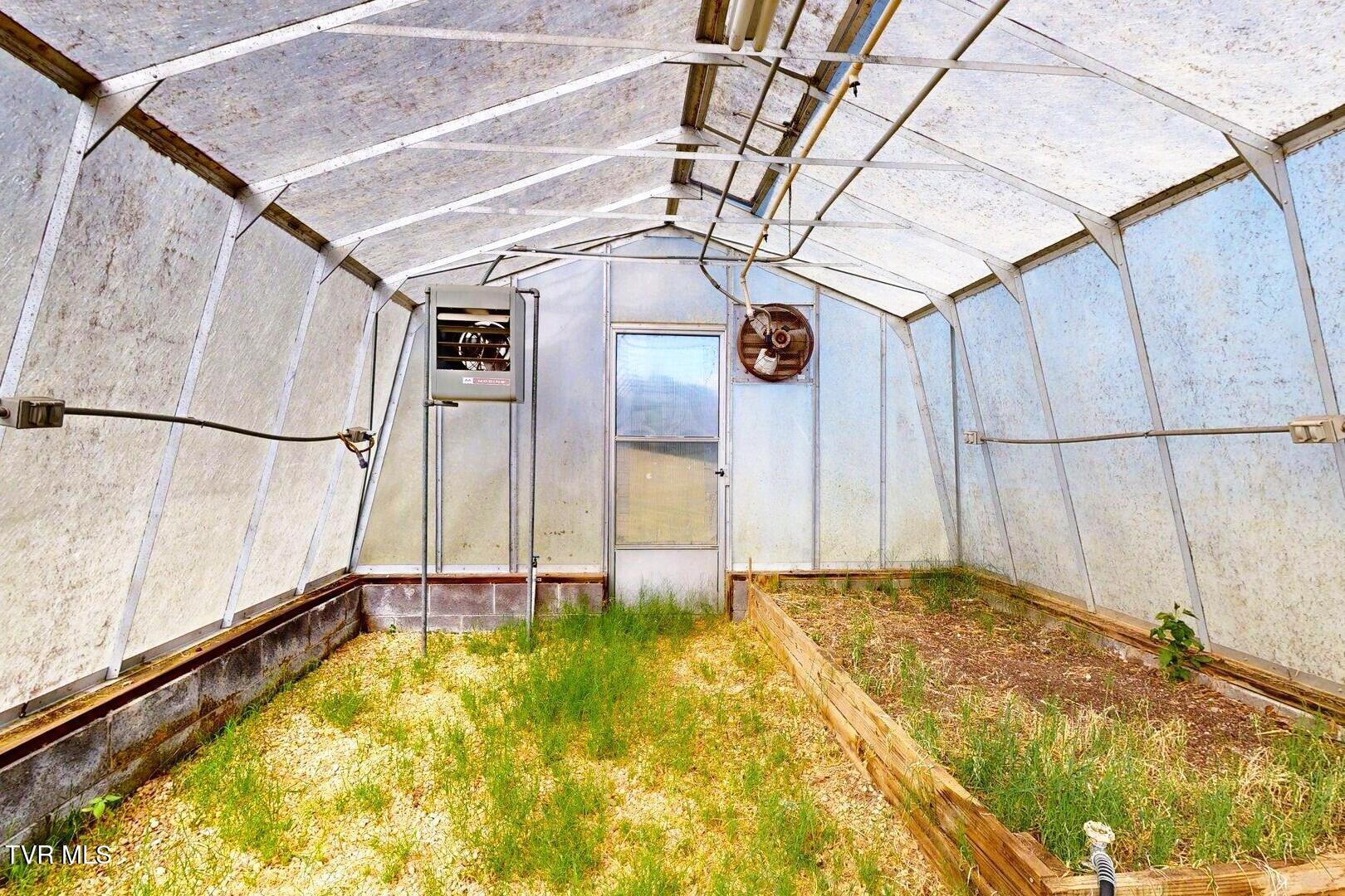 2309 Old Kentucky Road West Mosheim, TN 37818 - Photo 95 of 121 Green House Interior