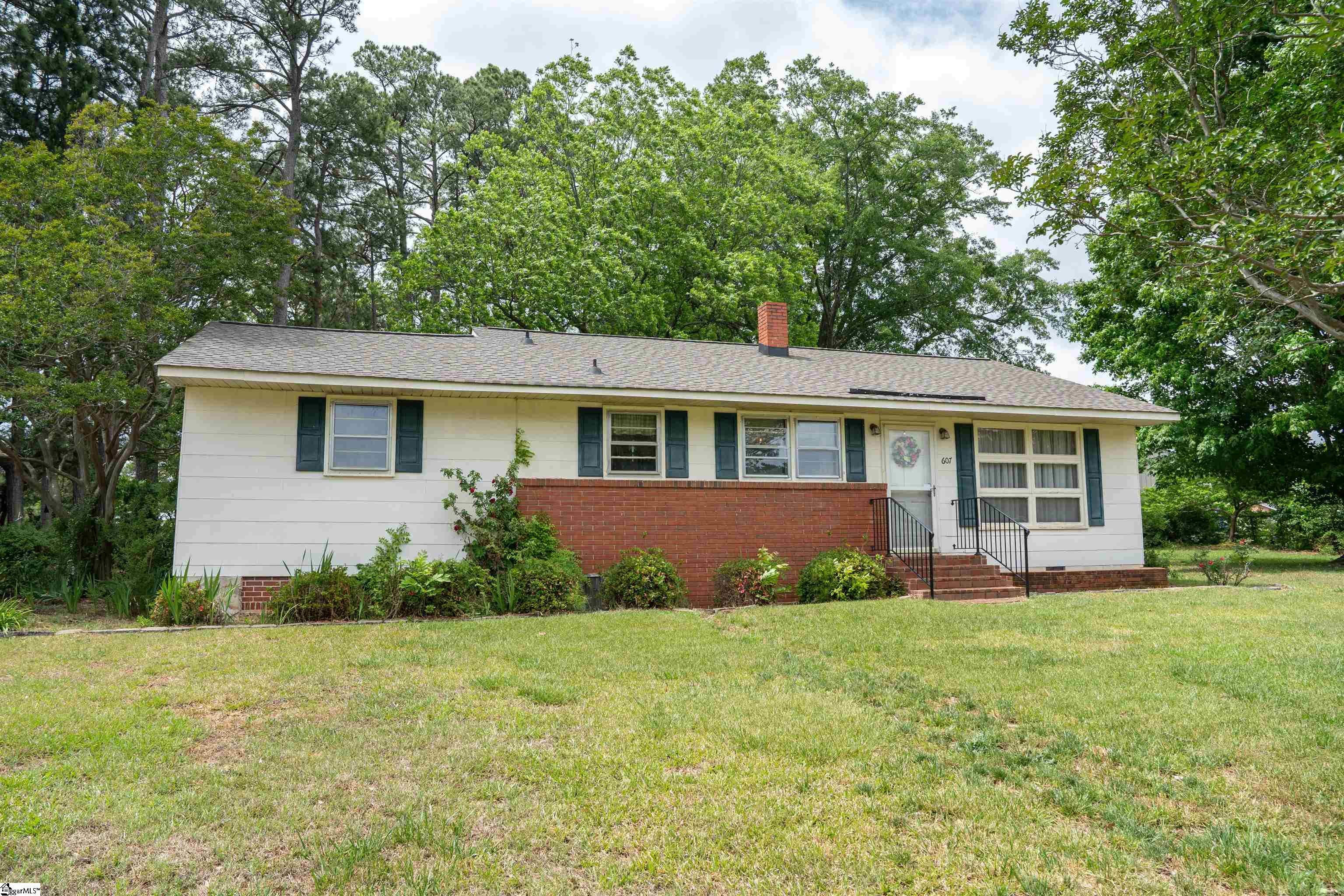 607 State Rd S-42-2204 Boiling Springs, SC 29316 - Photo 1 of 42