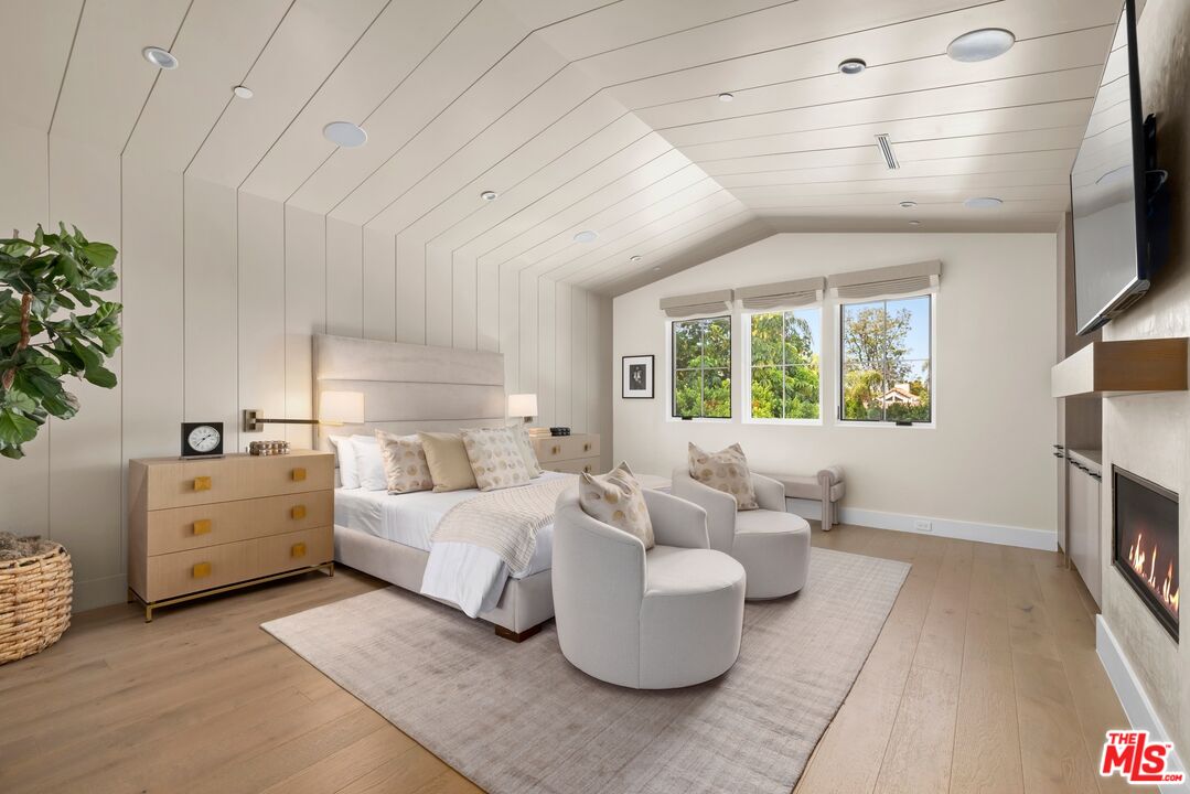 15125 Valley Vista Boulevard Sherman Oaks, CA 91403 - Photo 12 of 31