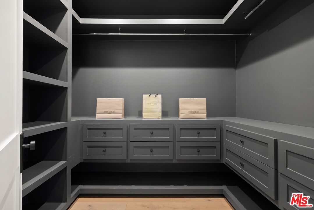 15125 Valley Vista Boulevard Sherman Oaks, CA 91403 - Photo 16 of 31