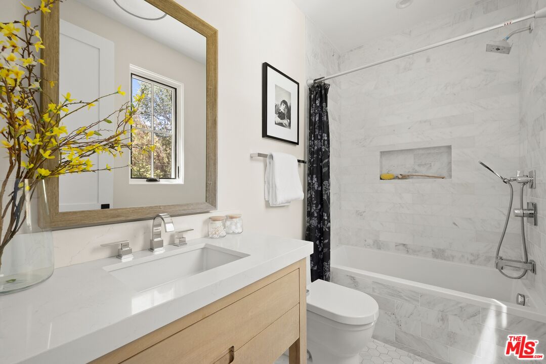 15125 Valley Vista Boulevard Sherman Oaks, CA 91403 - Photo 21 of 31