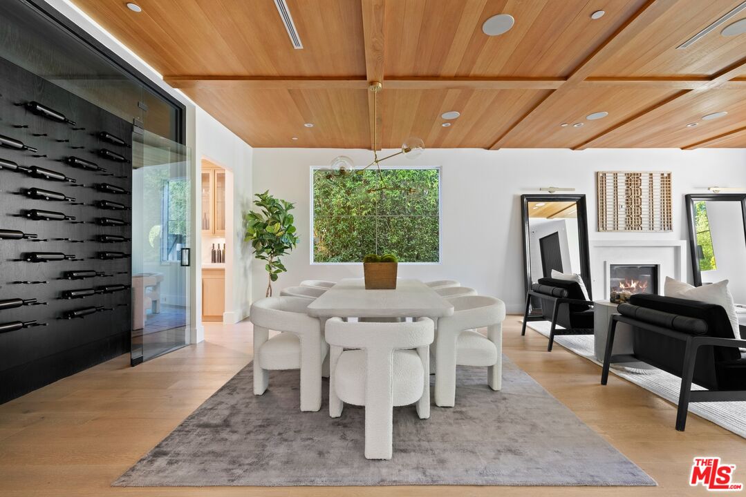 15125 Valley Vista Boulevard Sherman Oaks, CA 91403 - Photo 5 of 31