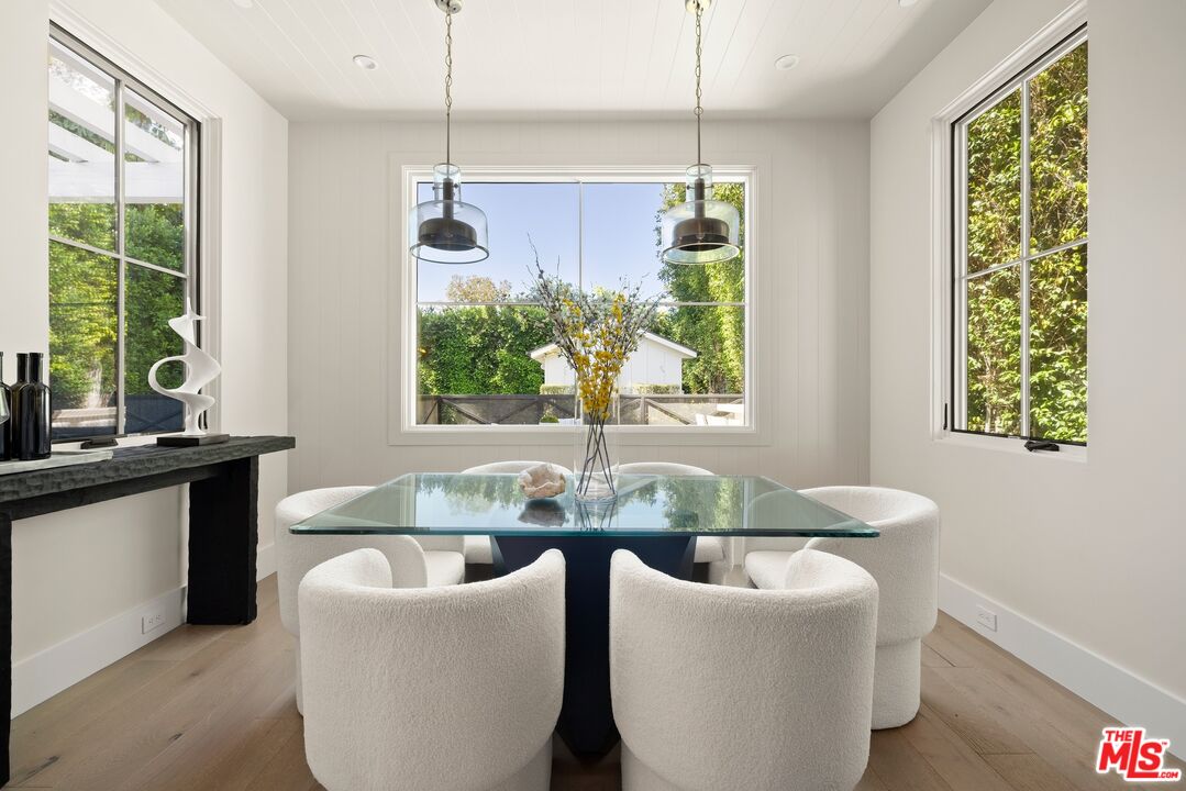 15125 Valley Vista Boulevard Sherman Oaks, CA 91403 - Photo 8 of 31