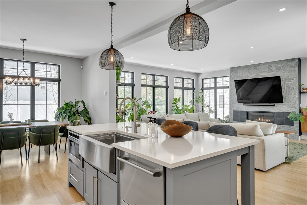 32 Lantern Lane Wellesley, MA 02481 - Photo 7 of 40