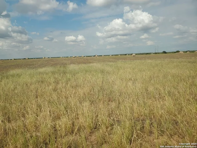 $80,000 | 8035 County Road 2400, Moore, TX 78057