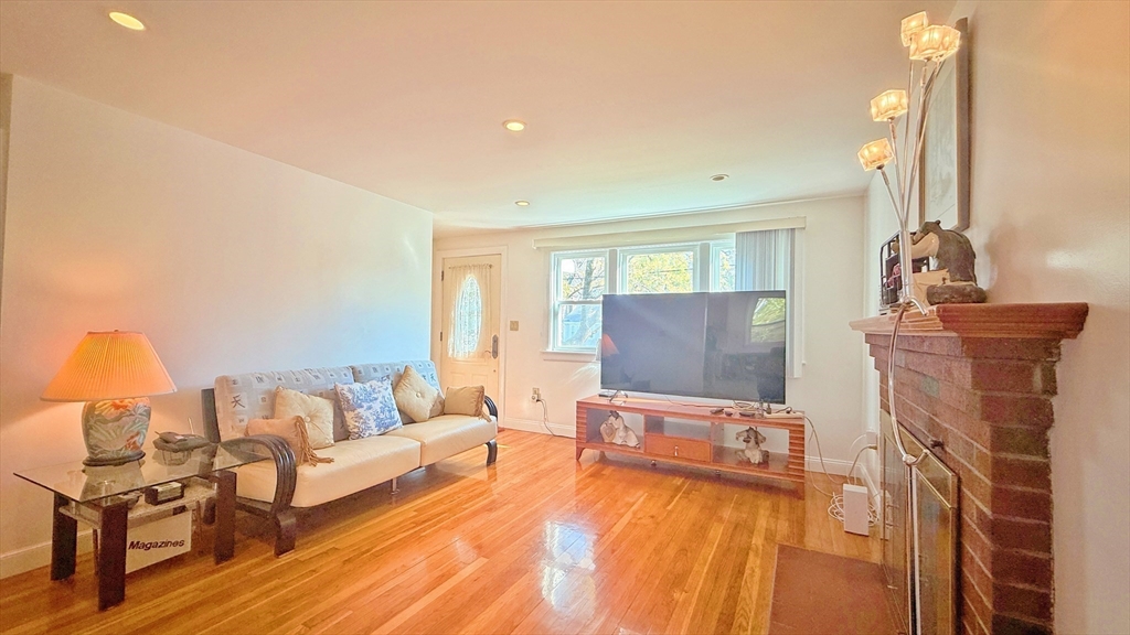 20 Andersen Road Braintree, MA 02184 - Photo 3 of 17