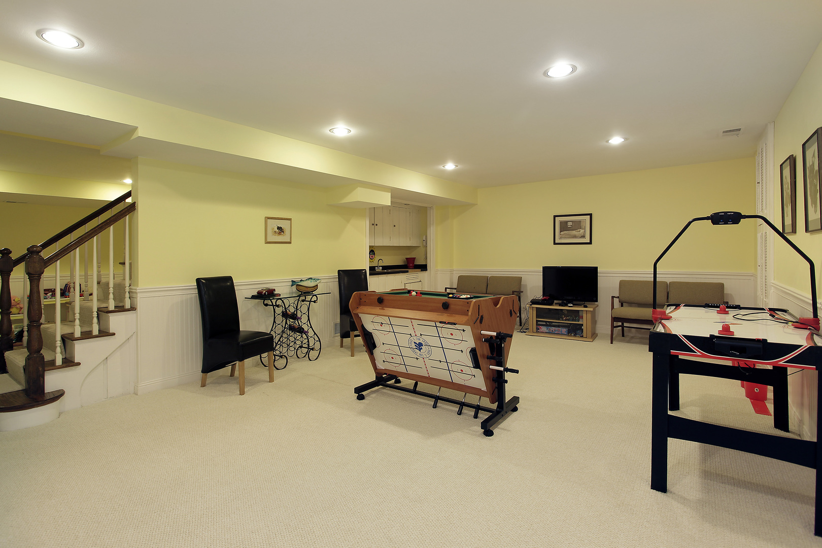 485 Rockefeller Road Lake Forest, IL 60045 - Photo 17 of 21 a living room with furniture gym equipment and a flat screen tv