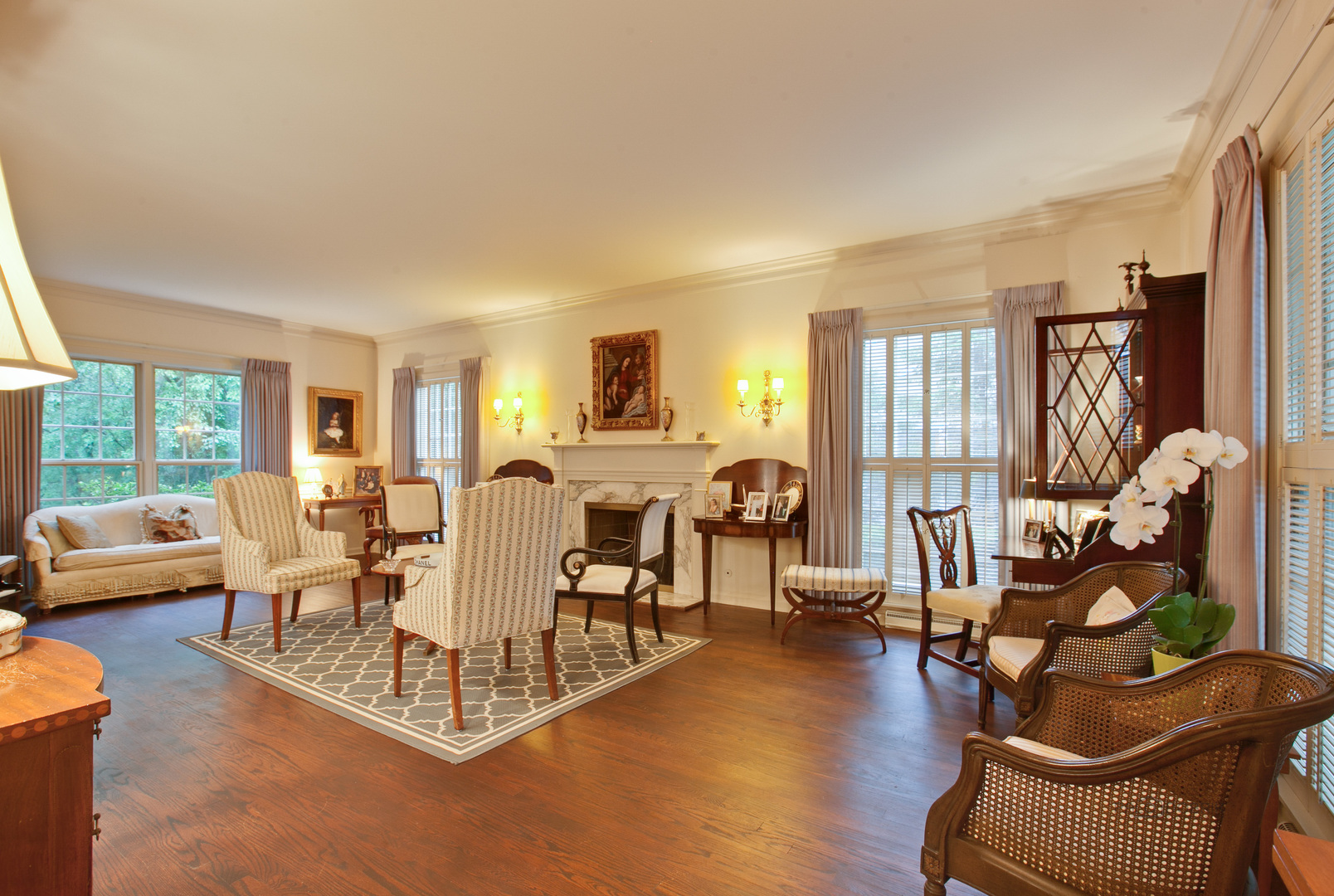 485 Rockefeller Road Lake Forest, IL 60045 - Photo 4 of 21 a view of a livingroom with furniture and a large window