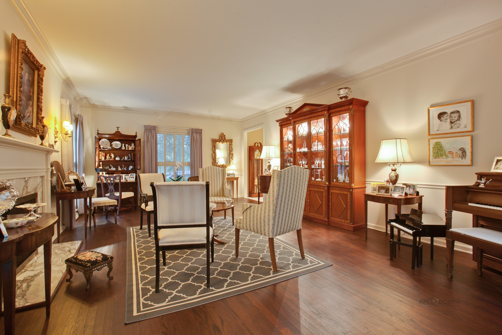 485 Rockefeller Road Lake Forest, IL 60045 - Photo 5 of 21 a view of a livingroom and dining room