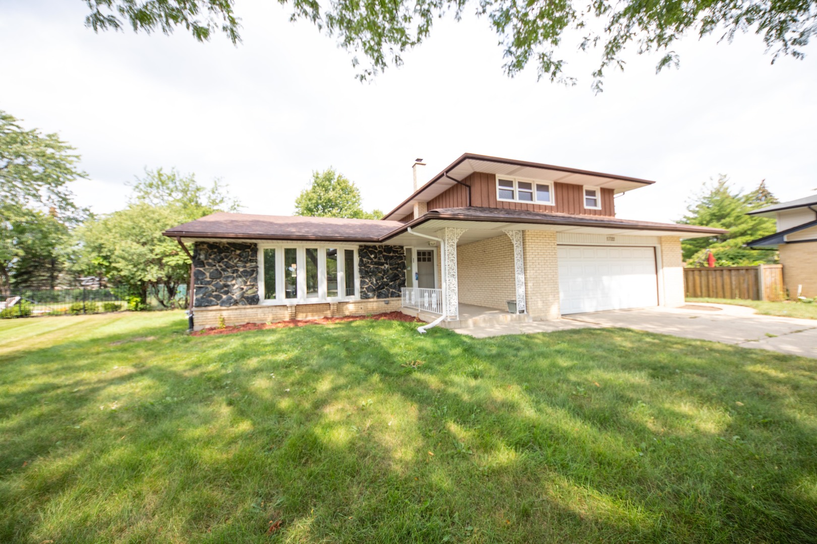 1722 East Aztec Lane Mount Prospect, IL 60056 - Photo 2 of 18 a front view of a house with a yard