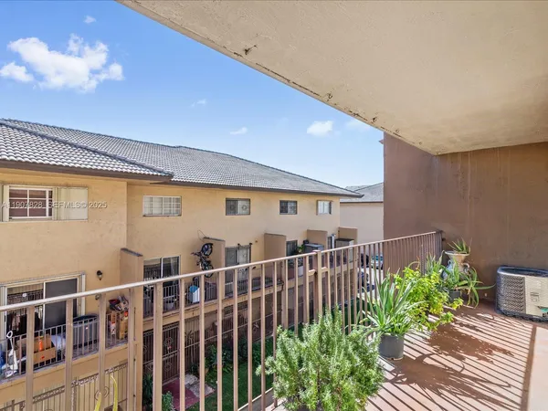 $295,000 | 8851 Northwest 119th Street, Unit 33143, Hialeah Gardens, FL 33018