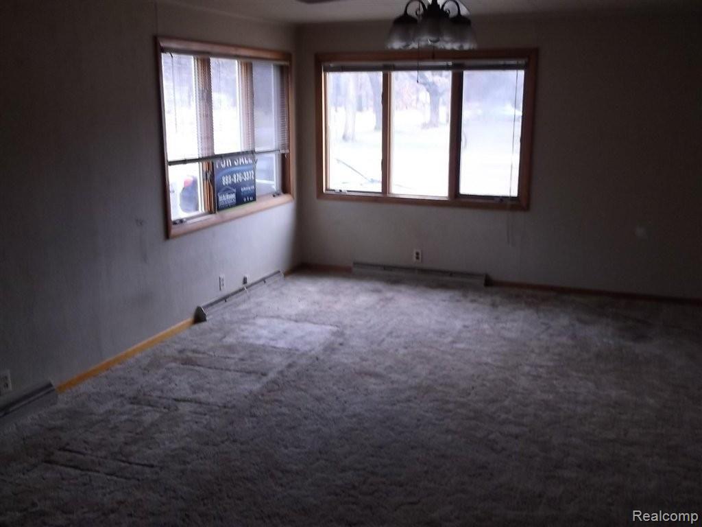 1319 Chatterson Road Muskegon, MI 49442 - Photo 4 of 6 7092433585 Living Room.jpg