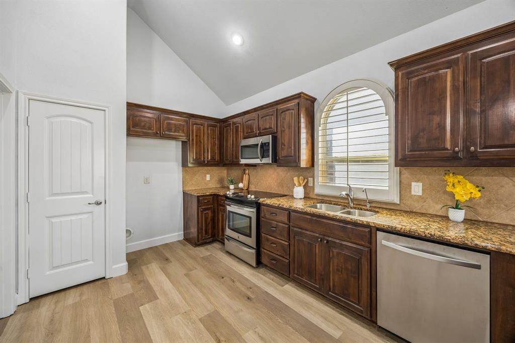 10445 Merced Lake Road Fort Worth, TX 76177 - Photo 8 of 27