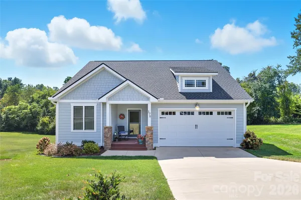 $559,900 | 376 Windy Acres Drive, Hendersonville, NC 28792