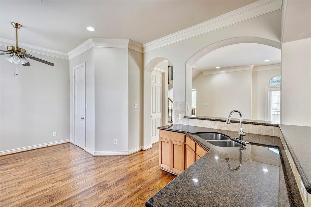 2514 Maxroy Street Houston, TX 77007 - Photo 11 of 21