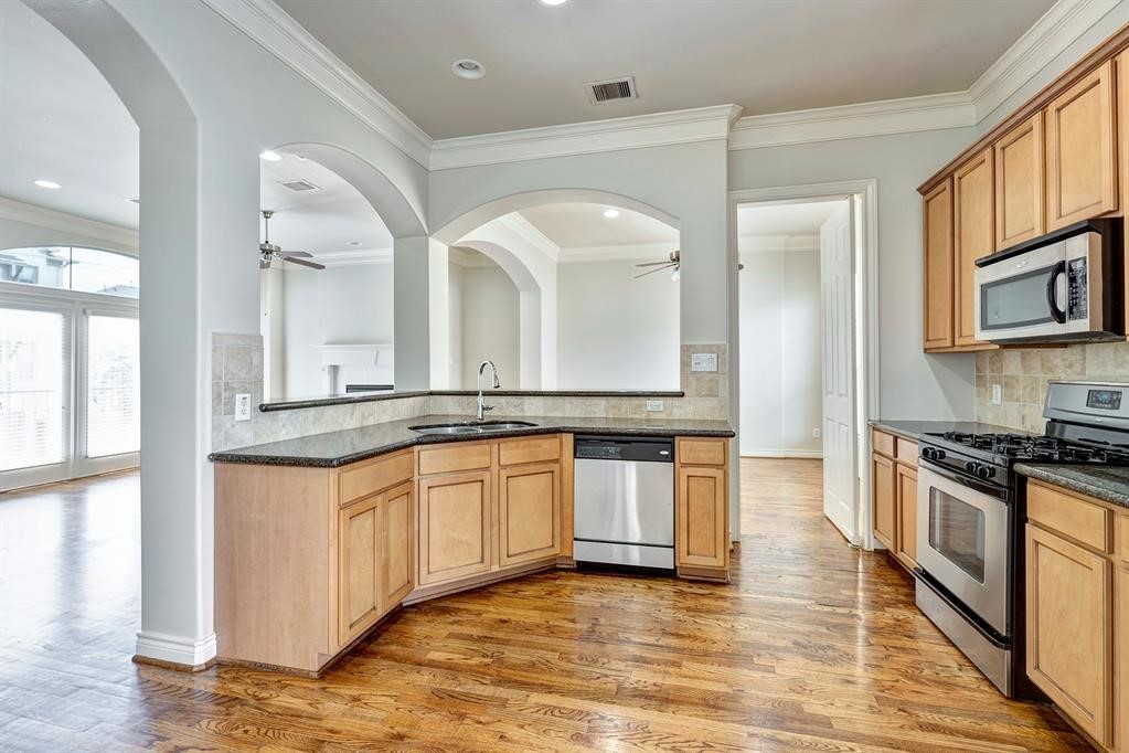 2514 Maxroy Street Houston, TX 77007 - Photo 12 of 21