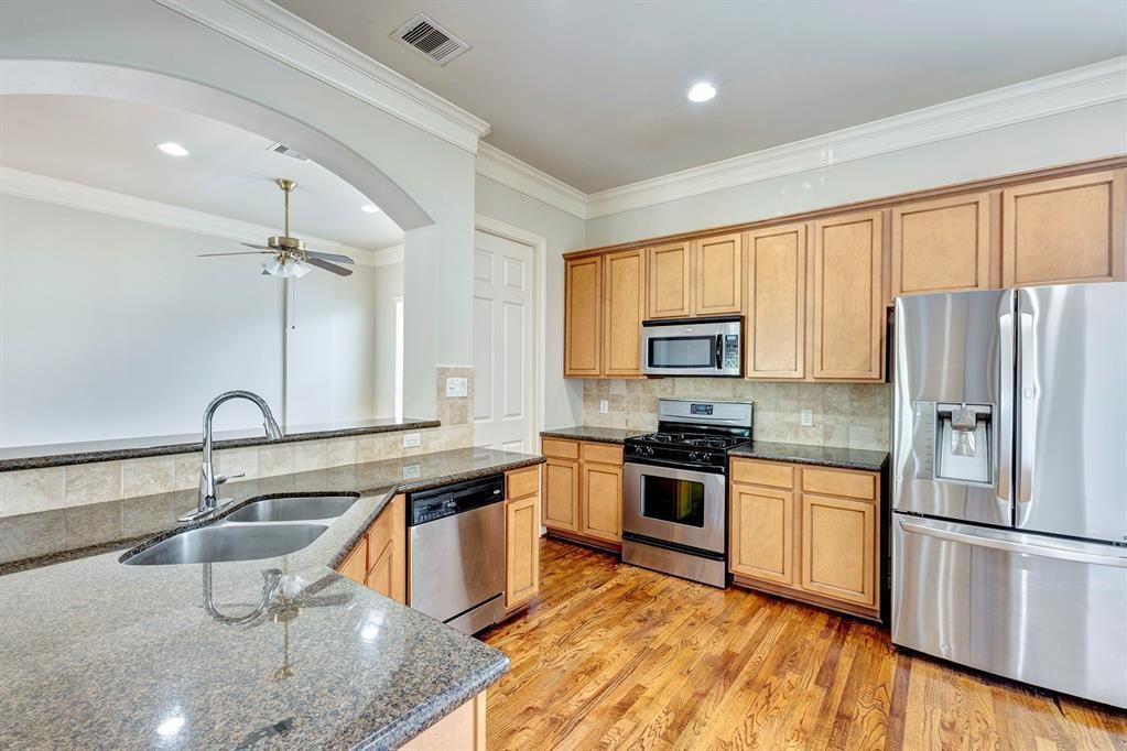 2514 Maxroy Street Houston, TX 77007 - Photo 13 of 21