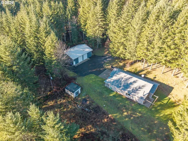 a picture of a yard