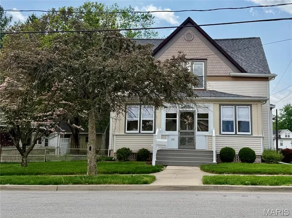$259,900 | 114 East Main Street, Greenville, IL 62246