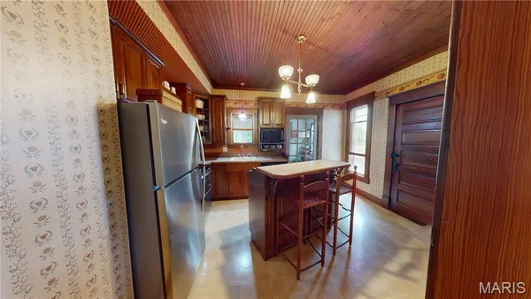 $259,900 | 114 East Main Street, Greenville, IL 62246