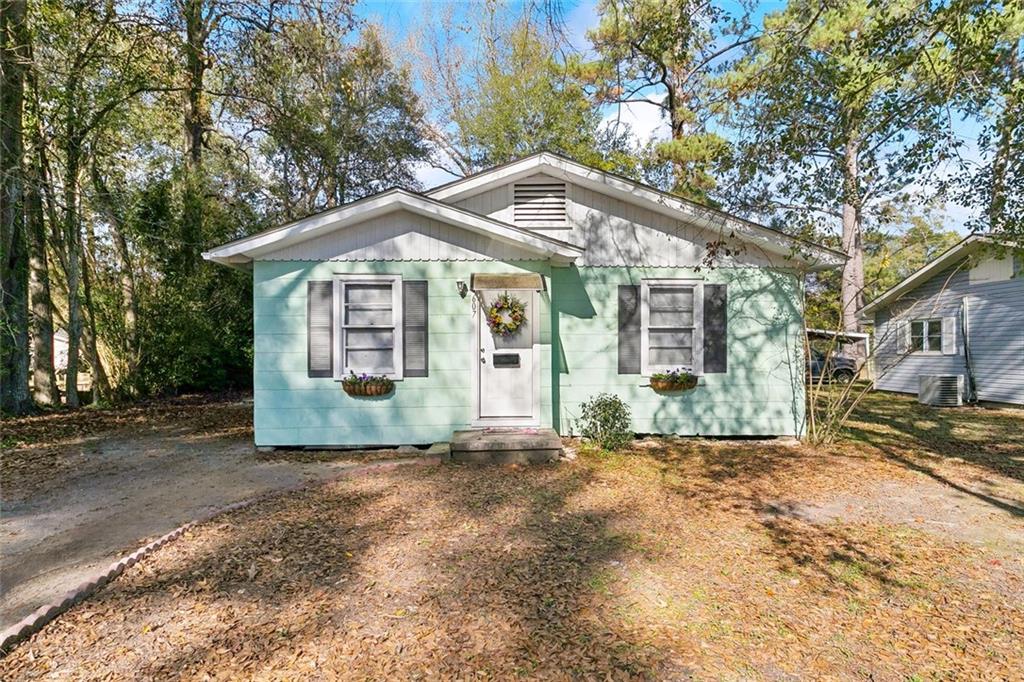 607 Union Avenue Bogalusa, LA 70427 - Photo 1 of 12