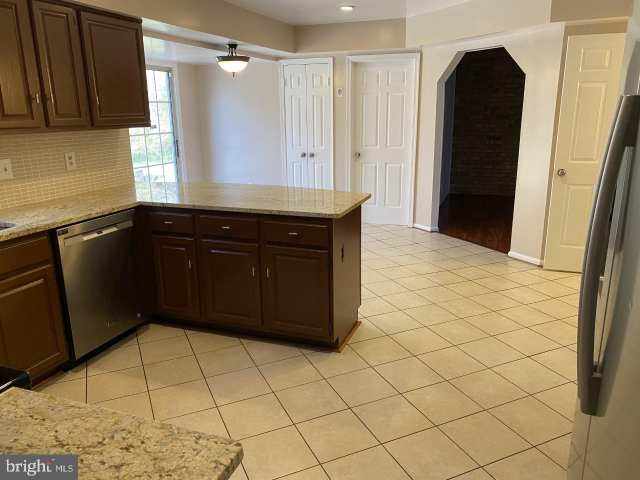 13600 Castle Cliff Way Silver Spring, MD 20904 - Photo 12 of 32 Kitchen to Breakfast area