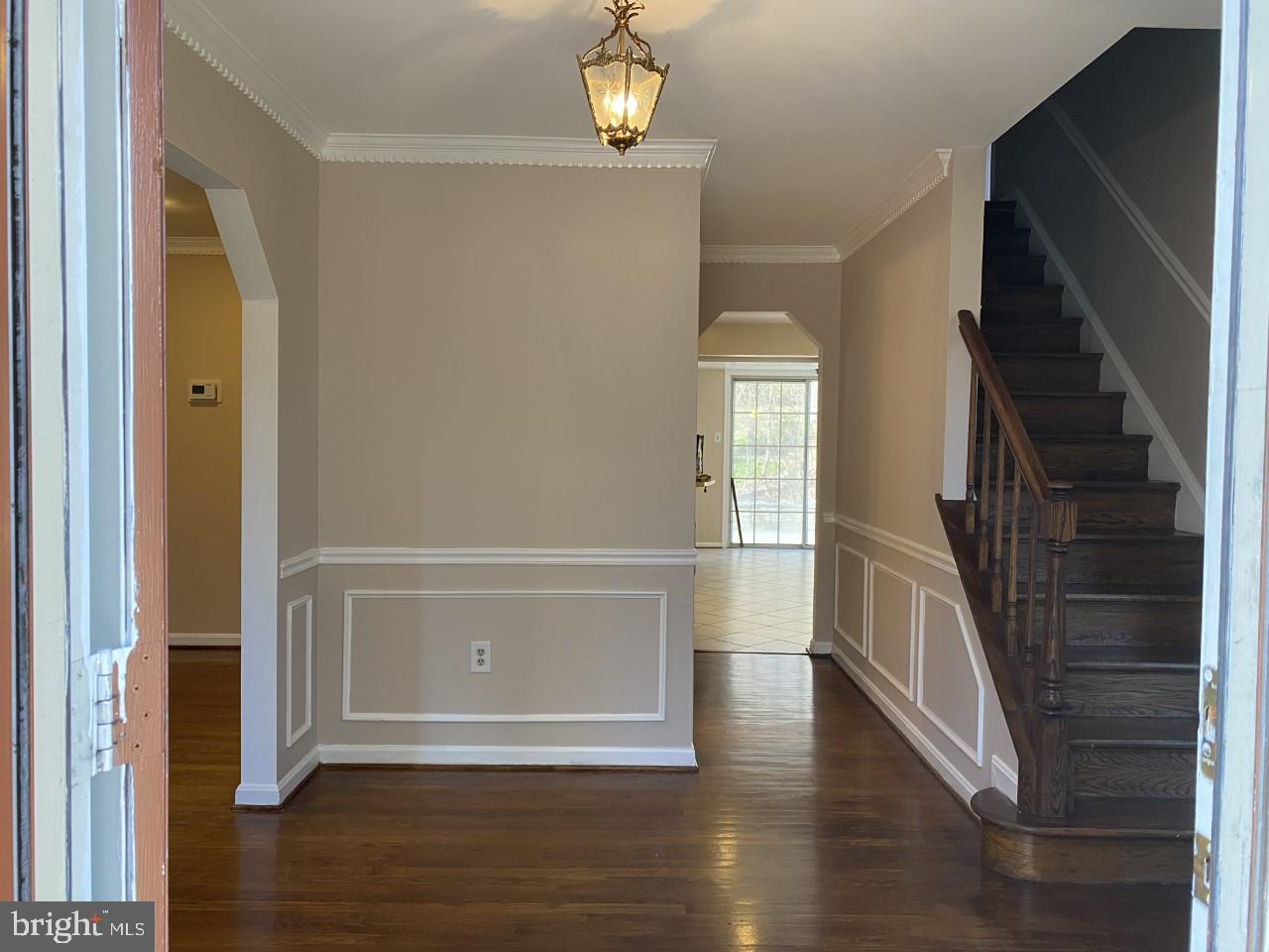 13600 Castle Cliff Way Silver Spring, MD 20904 - Photo 3 of 32 Foyer