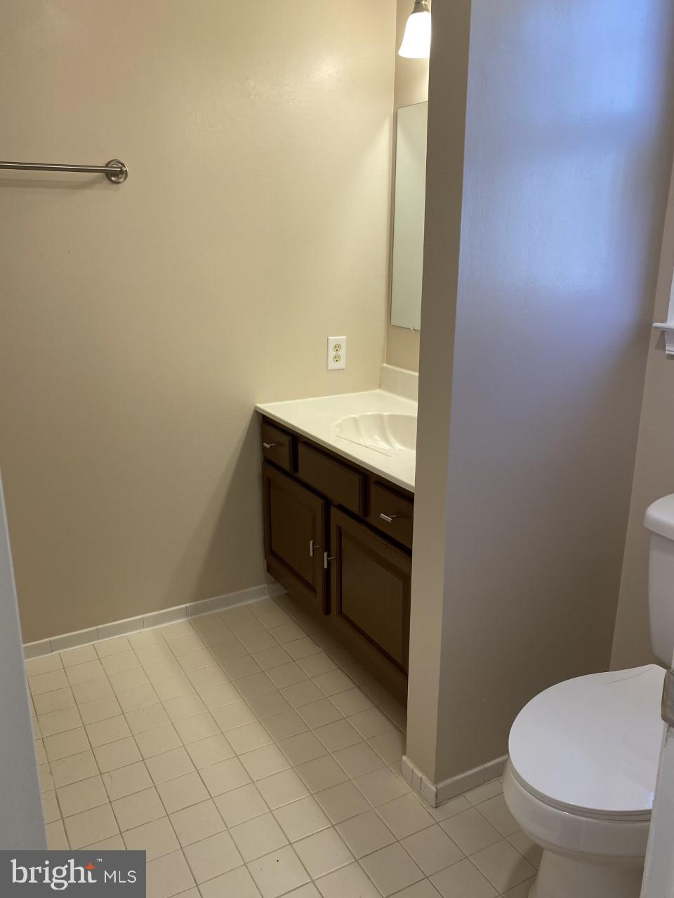 13600 Castle Cliff Way Silver Spring, MD 20904 - Photo 23 of 32 Hall Bathroom