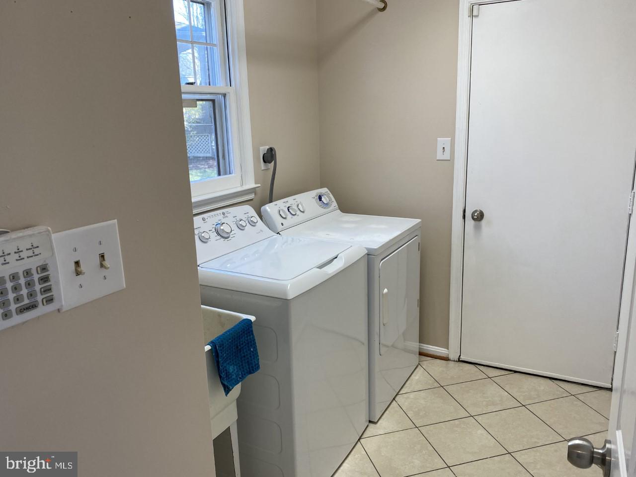 13600 Castle Cliff Way Silver Spring, MD 20904 - Photo 31 of 32 Laundry on Main level
