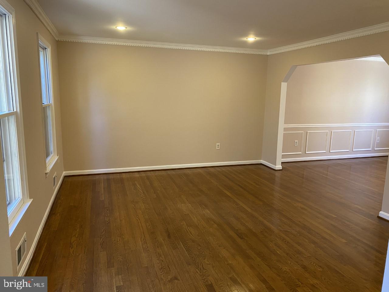 13600 Castle Cliff Way Silver Spring, MD 20904 - Photo 7 of 32 Living rm