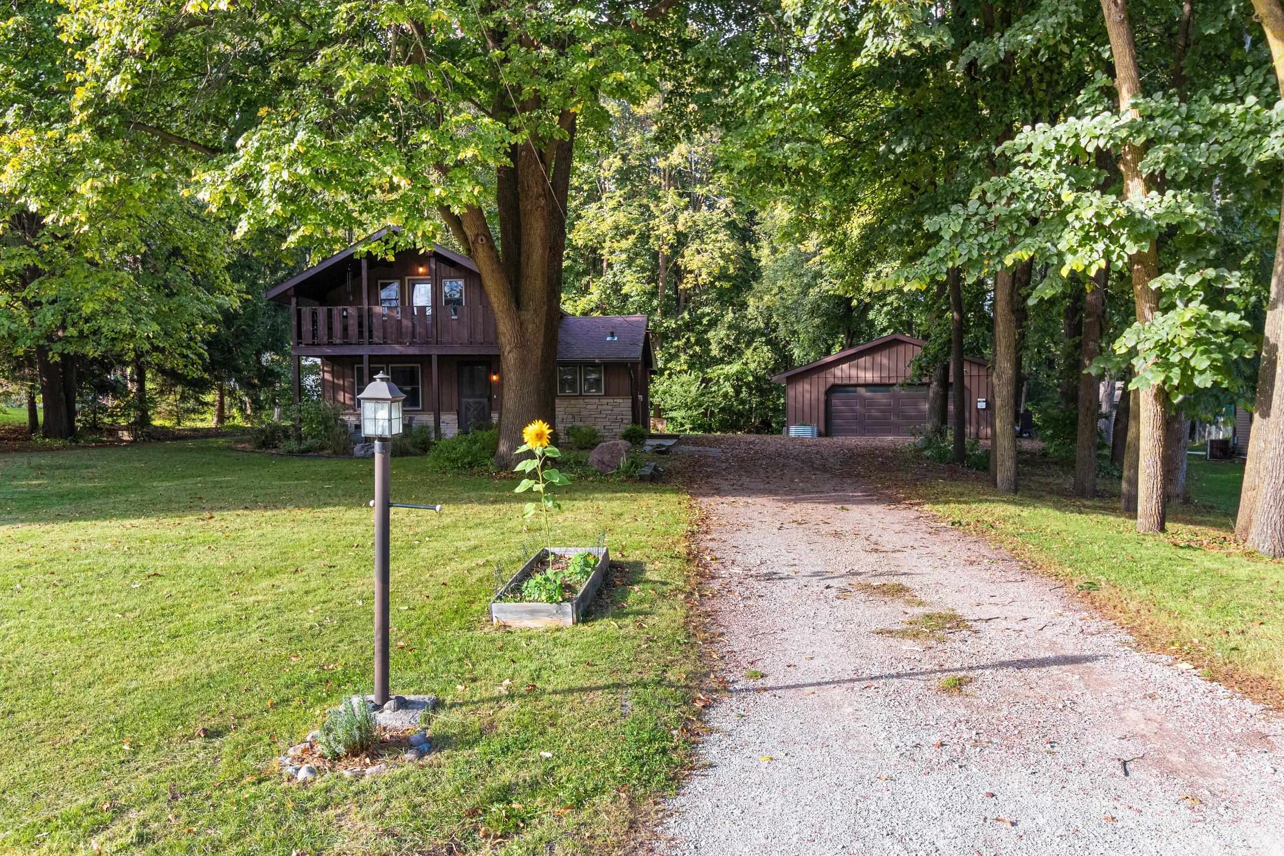 8592 Winncrest Road Neenah, WI 54956 - Photo 2 of 24 Gallery Image 2