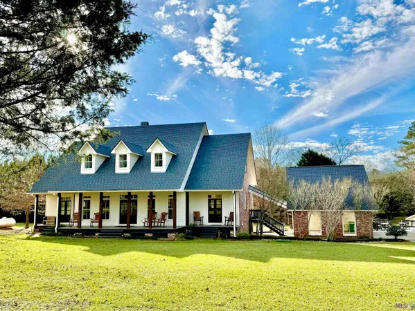 $1,050,000 | 5585 Highway 966, St. Francisville, LA 70775