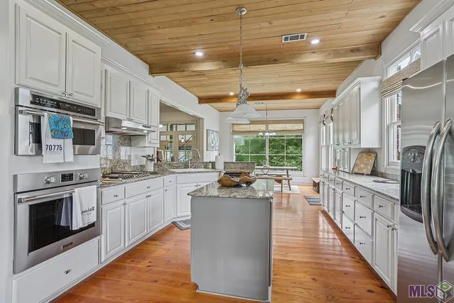 $1,150,000 | 5585 Highway 966, St. Francisville, LA 70775