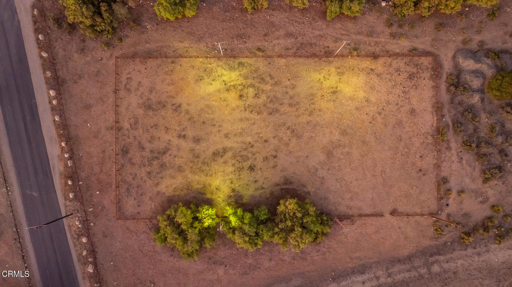350 Riverside Road Oak View, CA 93022 - Photo 4 of 25 a bathroom with a shower