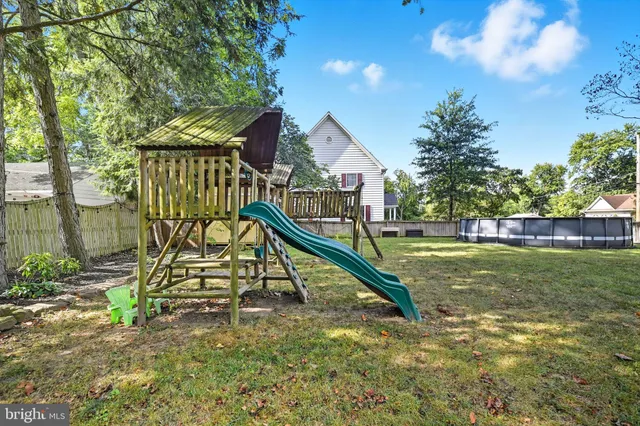 a view of a livingroom with furniture and windows