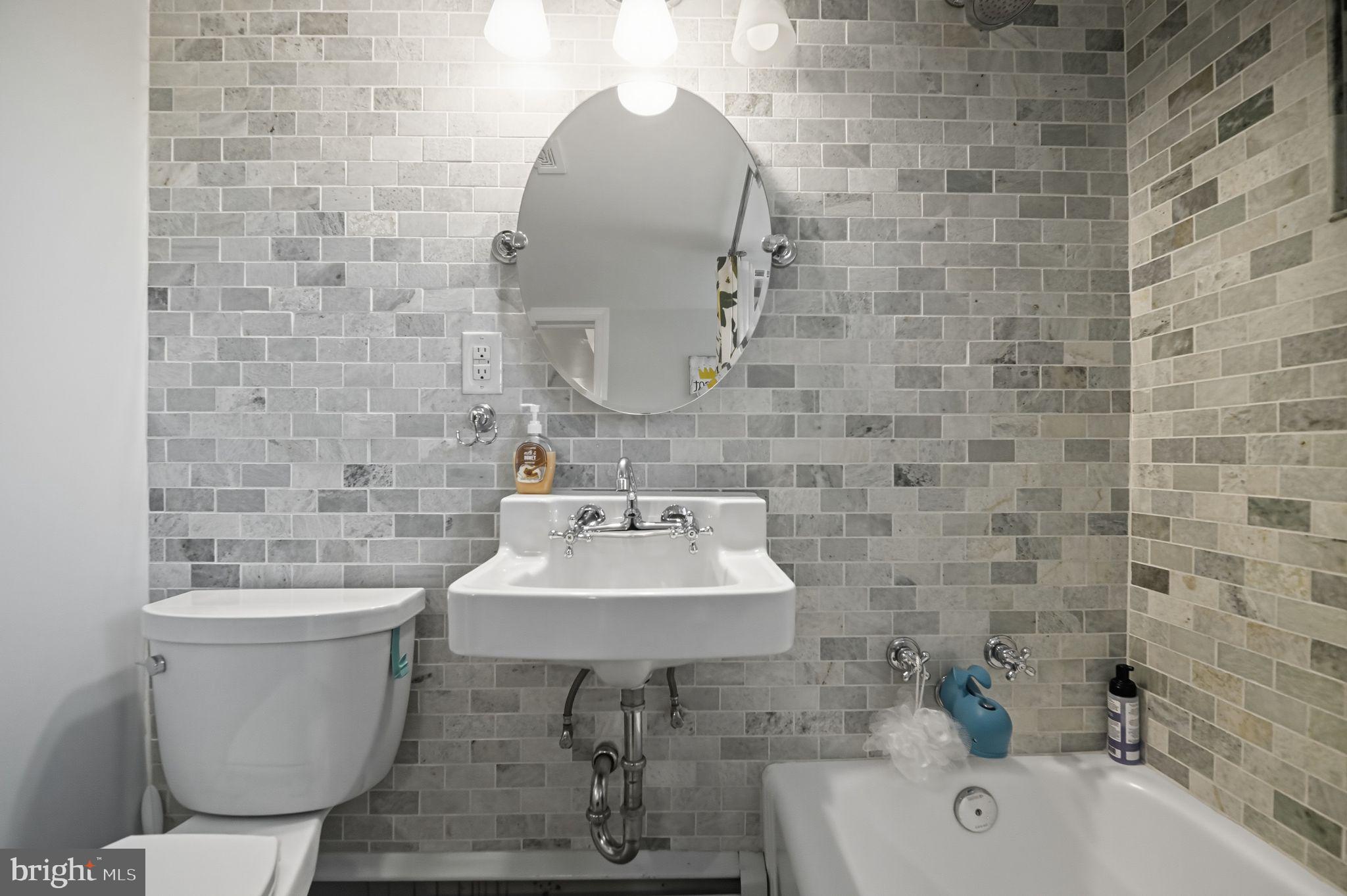 9105 Ewell Street Manassas, VA 20110 - Photo 67 of 81 Full bath in upper hallway