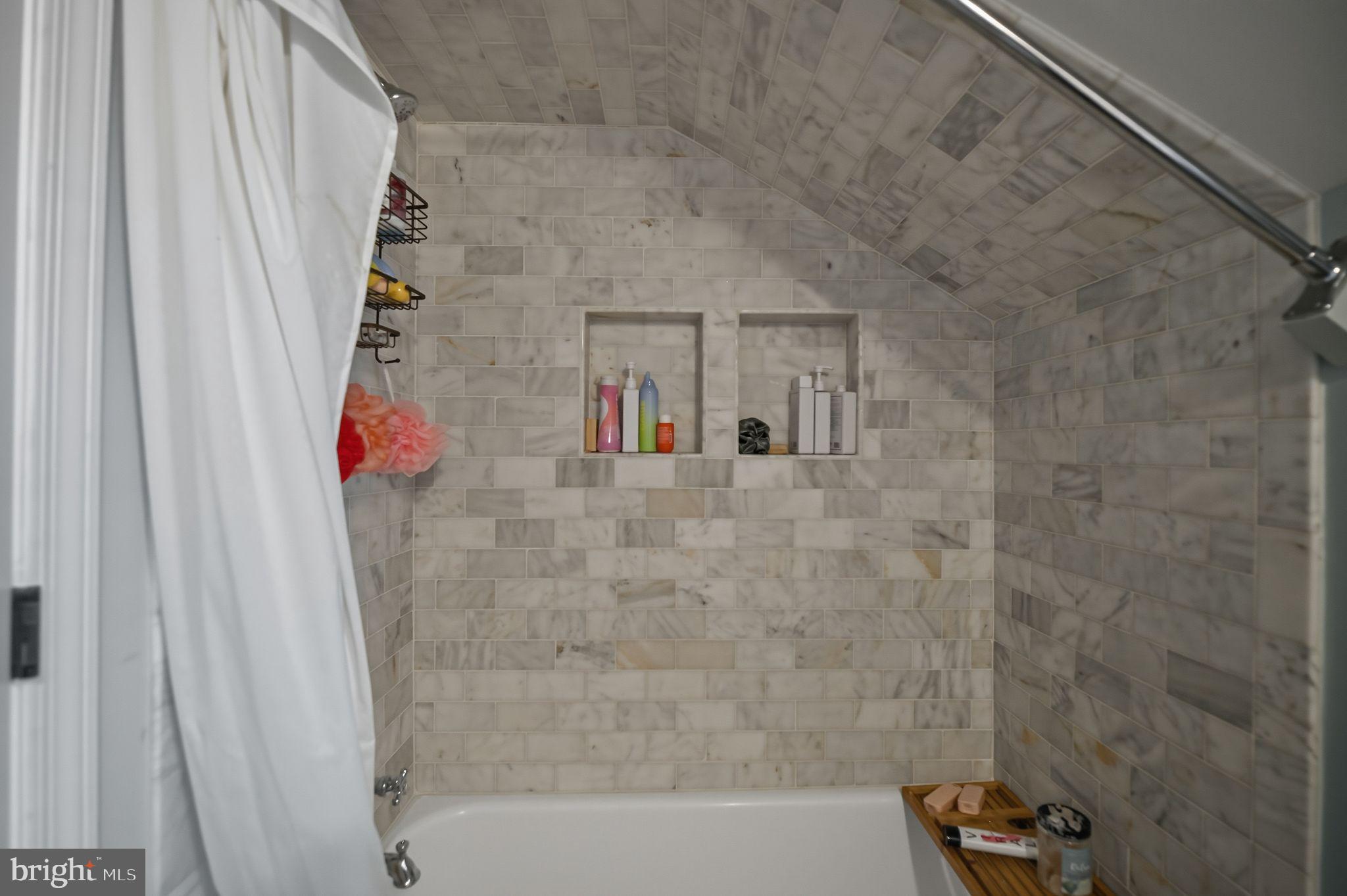 9105 Ewell Street Manassas, VA 20110 - Photo 77 of 81 Full bath in 2nd bedroom w/built in cabinetry