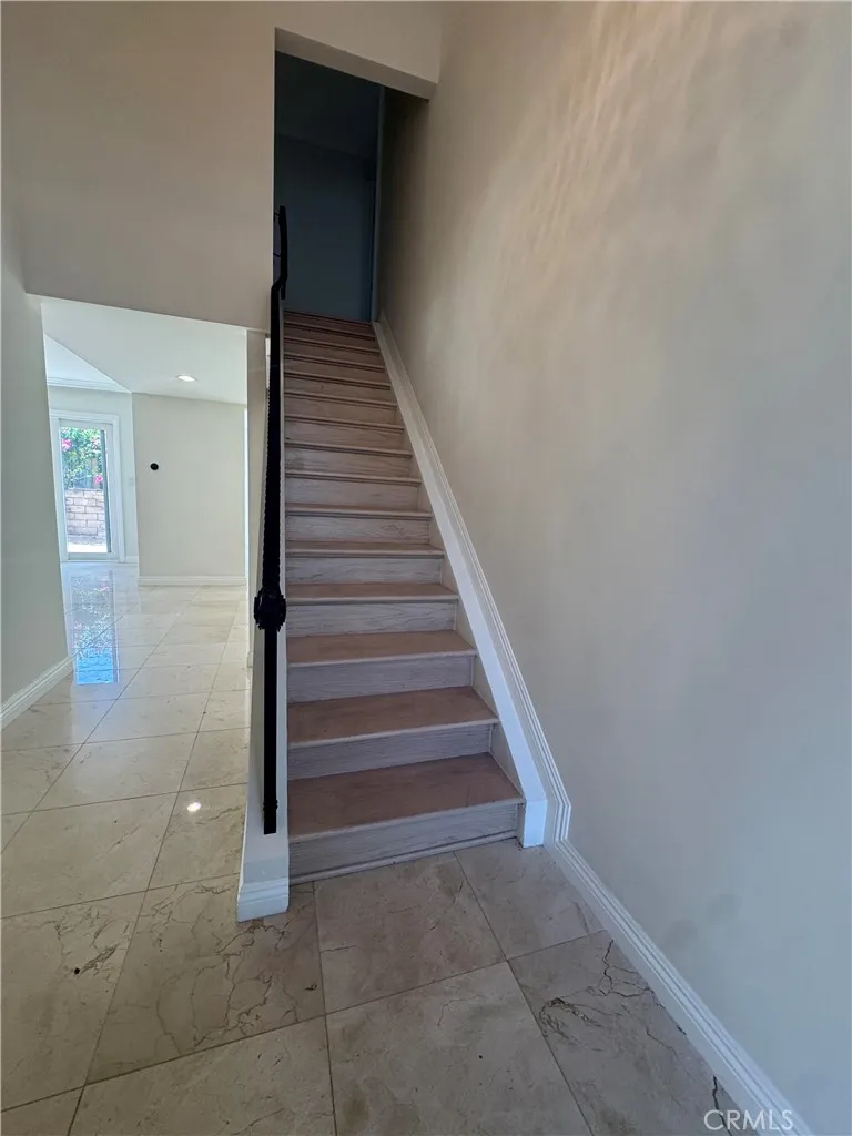 1406 Valley View Road Glendale, CA 91202 - Photo 10 of 24 Gallery Image 10