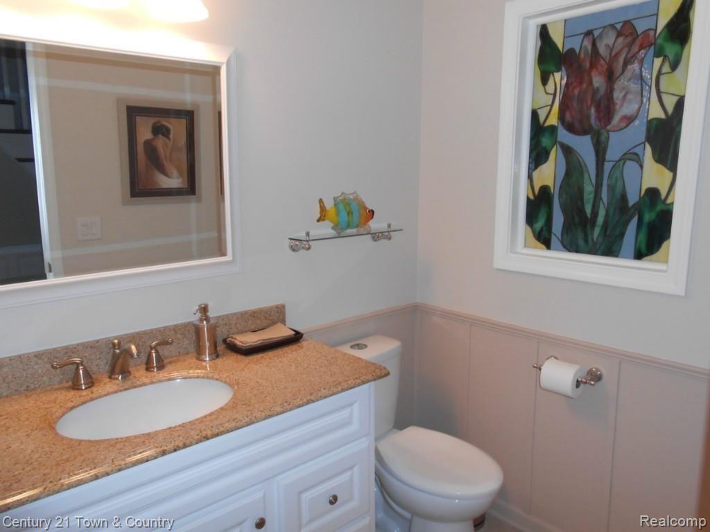 574 Snowmass Drive Rochester, MI 48309 - Photo 32 of 56 Half Bath.jpg