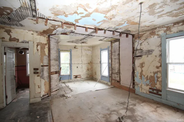 $180,000 | 196 East Main Street, Wabash, IN 46992