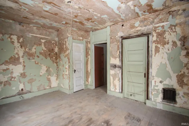 $180,000 | 196 East Main Street, Wabash, IN 46992