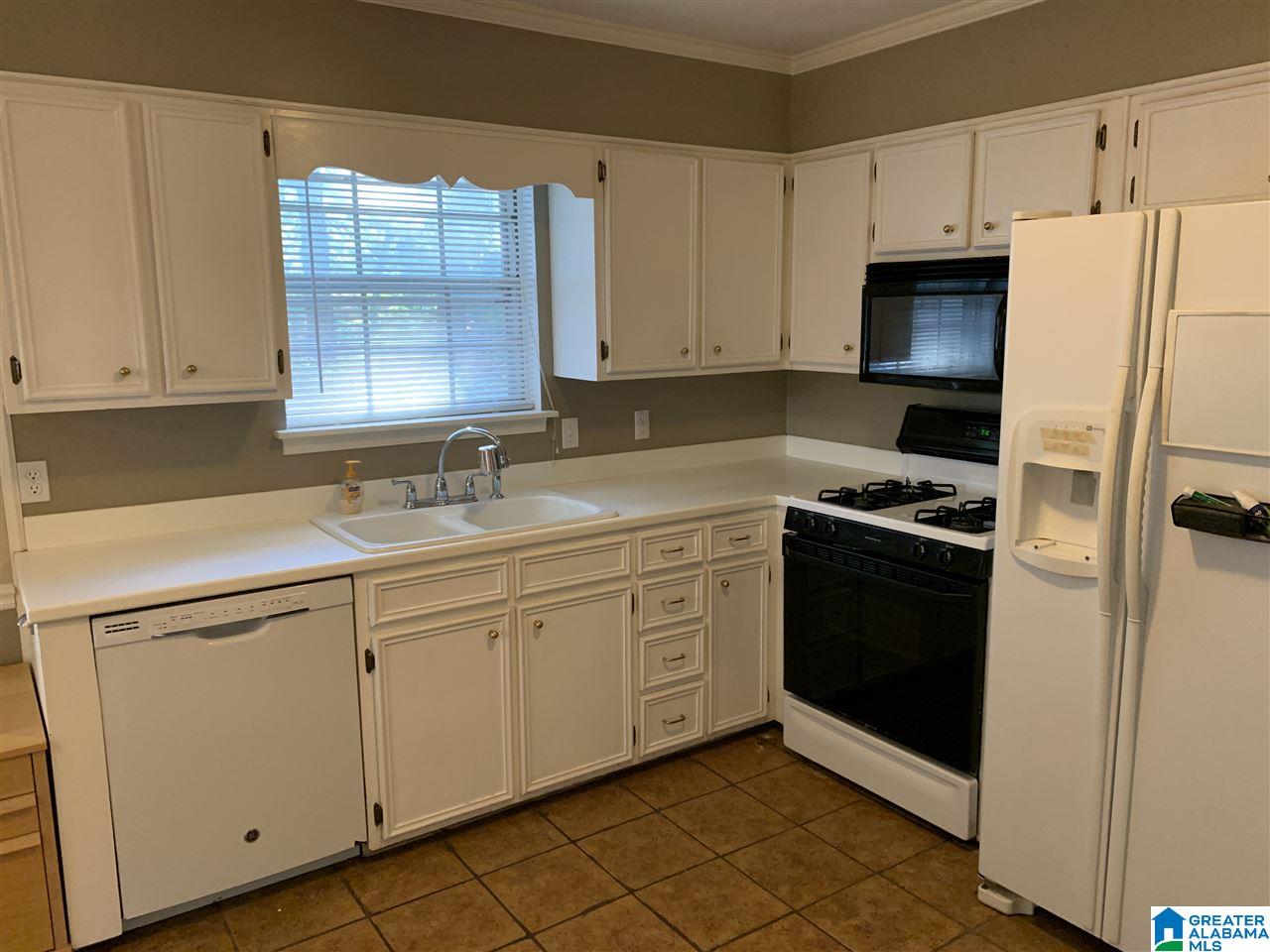 5256 Beacon Circle Birmingham, AL 35210 - Photo 4 of 16