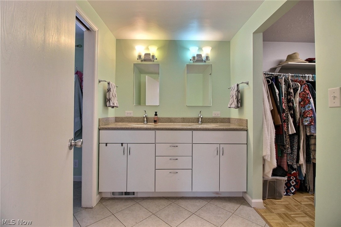 5100 Mayview Road Cleveland, OH 44124 - Photo 15 of 27