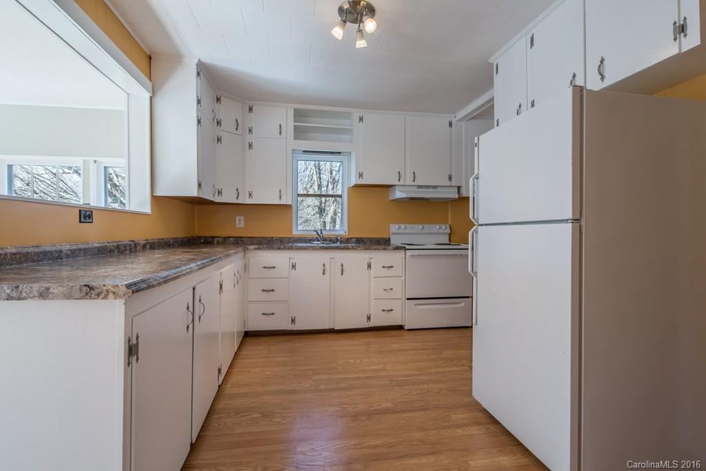 124 Morris Road Brevard, NC 28712 - Photo 4 of 10 Gallery Image 4