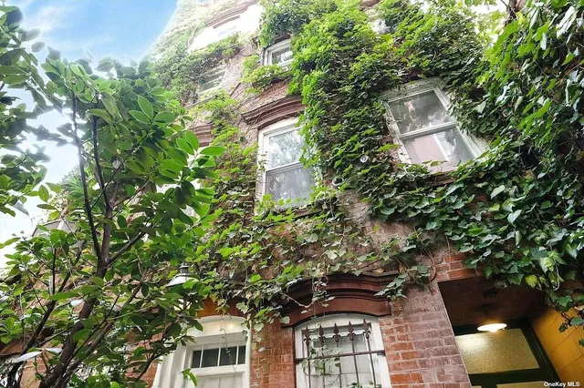 $7,250,000 | 18 R Spring Street | NoLita