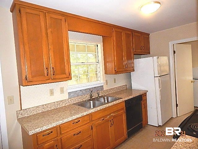 250 Montclair Loop Daphne, AL 36526 - Photo 9 of 28 Kitchen