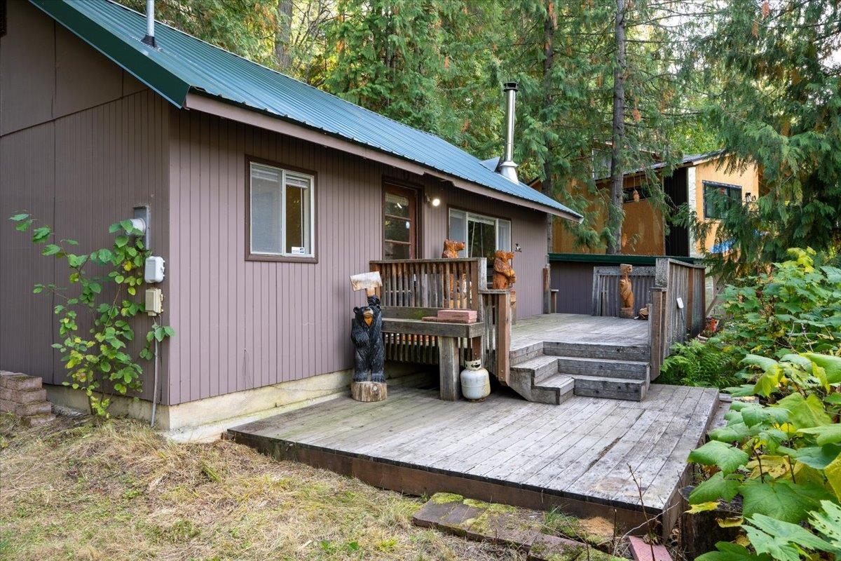4106 Tamarack Beach Road Loon Lake, WA 99148 - Photo 15 of 22 Gallery Image 15